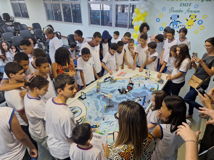 Projeto Lego na EMEF Prezideu Amorim, no bairro Bonfim