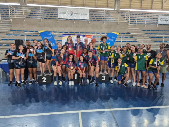 Pódio do basquete feminino no JEMVI 2025