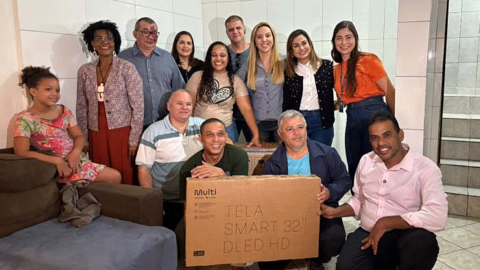 Bônus Moradia: Valéria de Jesus recebe chave da casa nova