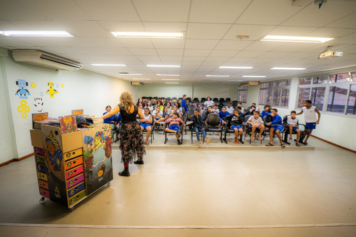 Projeto "Nau dos Mestres" estreia na rede de ensino de Vitória com oficinas