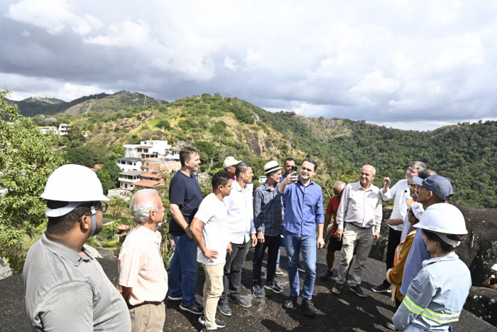 Obras de contenção de encostas promovem segurança em áreas de risco geológico