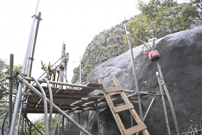 Obras de contenção de encostas promovem segurança em áreas de risco geológico