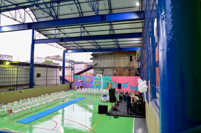 Comunidade da Ilha do Príncipe celebra entrega da cobertura da quadra da EMEF Castelo Branco