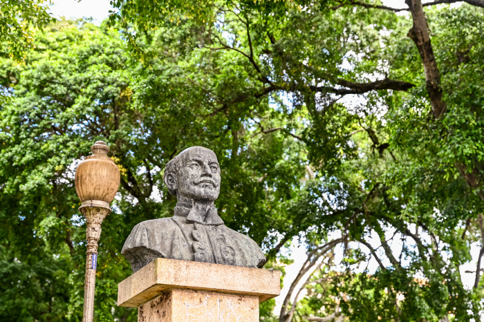 Busto de Afonso Cláudio na Praça Costa Pereira