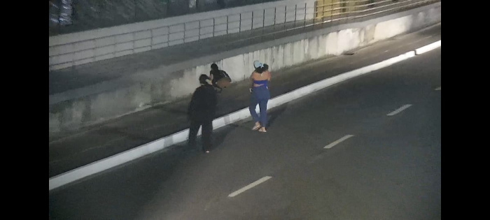 Guarda de Vitória detém duas mulheres depois de serem flagradas por câmeras fazendo pichações