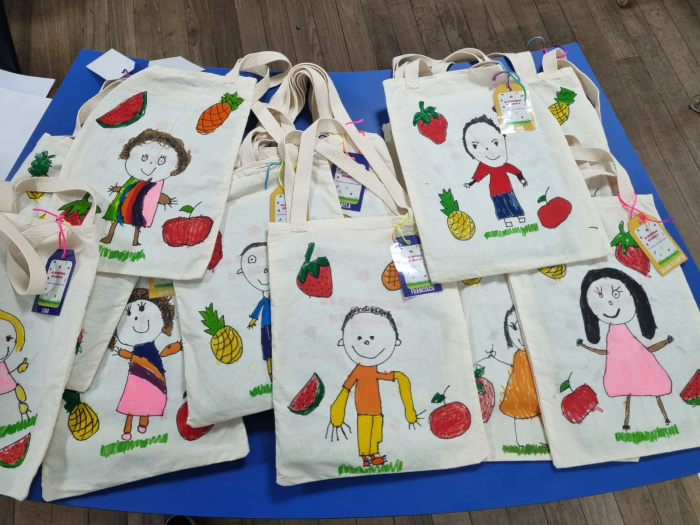 Pequenos autores do CMEI Menino Jesus lançam livro sobre alimentação saudável