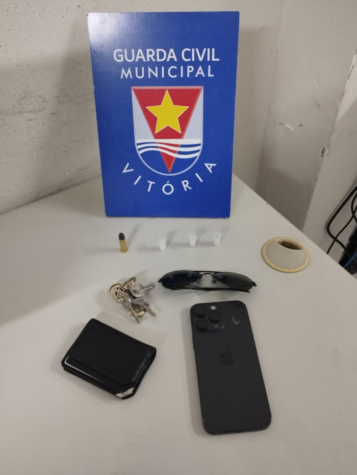 Advogado com suspeita de embriaguez é detido pela Guarda de Vitória após se envolver em acidente