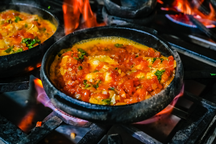 Moqueca de Badejo - Preparo na Cozinha do Restaurante Pirão