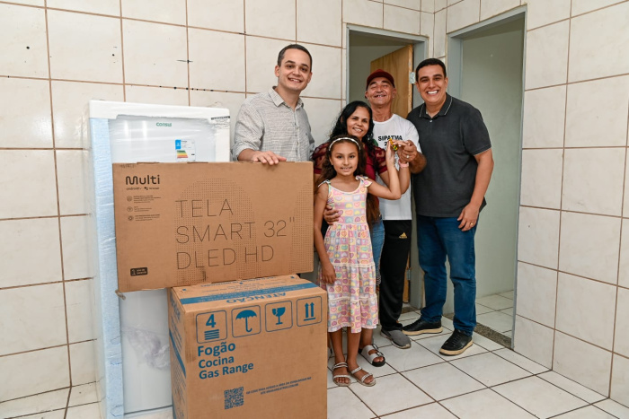 Entrega do Bônus Moradia para a Família Lourenço, em Resistência
