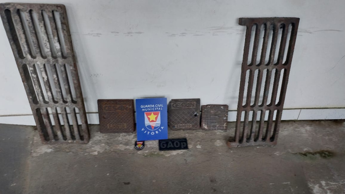 Depois de fazer “arrastão” de tampas de bueiros, foragido da Justiça é detido pela Guarda de Vitória