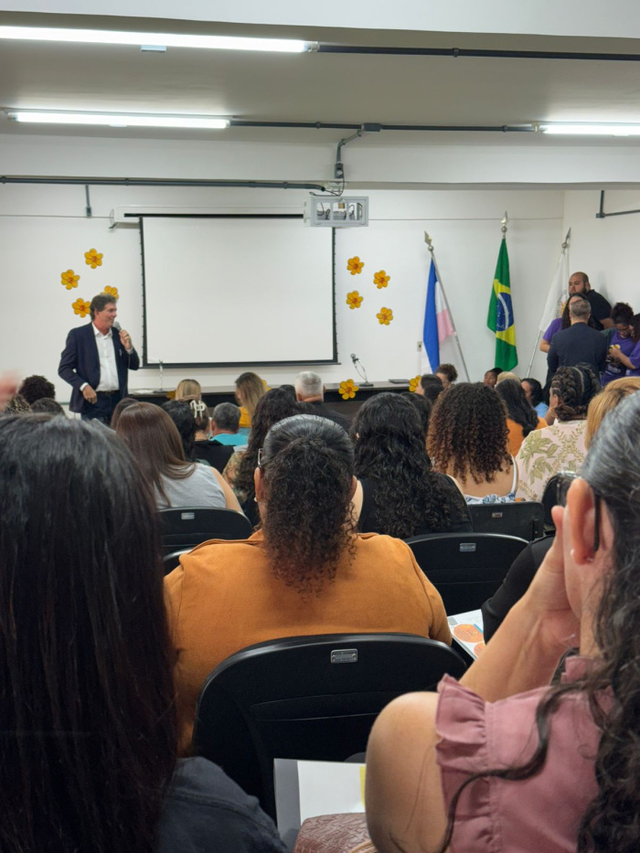 Encontro de enfrentamento contra a violência contra criança e adolescentes