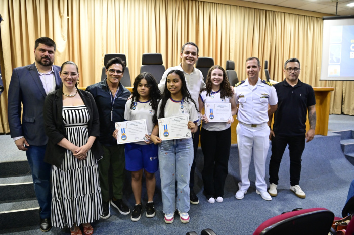 Entrega dos Certificados e Medalhas do Concurso de Redação Cisne Branco na Marinha.