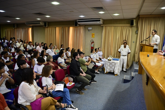Entrega dos Certificados e medalhas do Concurso de Redação Cisne Branco na Marinha.