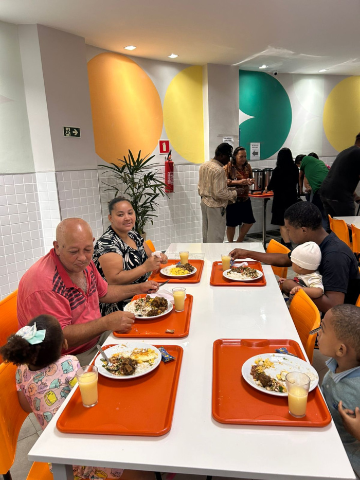 Ricardo e família no restaurante Popular de Vitória