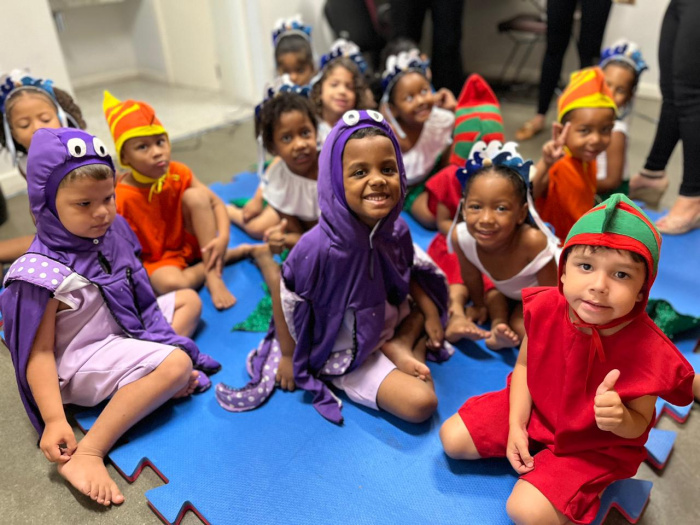 Espetáculo Sinfonia da Natureza apresentado por crianças do Cmei TI Carlos Alberto Martinelli