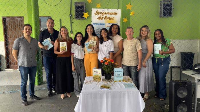 Estudantes da Emef Adão Benezath lançam livros produzido na biblioteca escolar