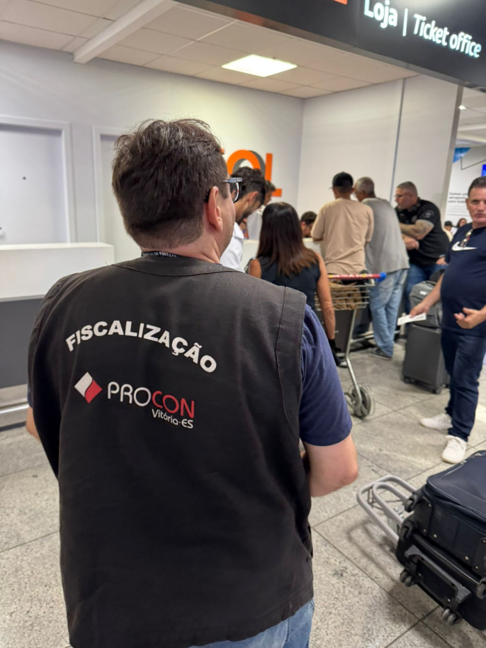 Procon Vitória fiscaliza companhias aéreas após denúncia de irregularidades no atendimento a passage