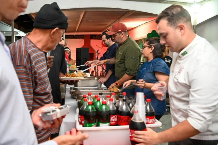 Ceia de Natal antecipada emociona acolhidos do abrigo 1