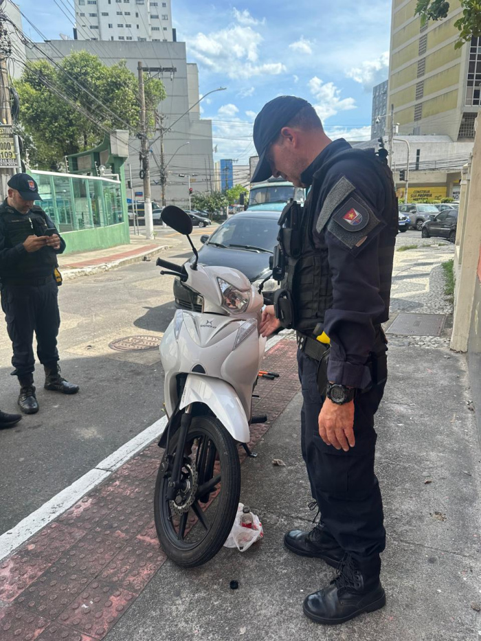 Dupla tenta furtar moto no Centro mas é impedida pela Guarda de Vitória