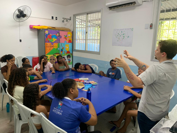 Dezembro Vermelho: adolescentes de Nova Palestina recebem orientação sobre ISTs