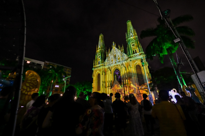 Videomapping: temas natalinos e belezas de Vitória são projetados na Catedral e encantam