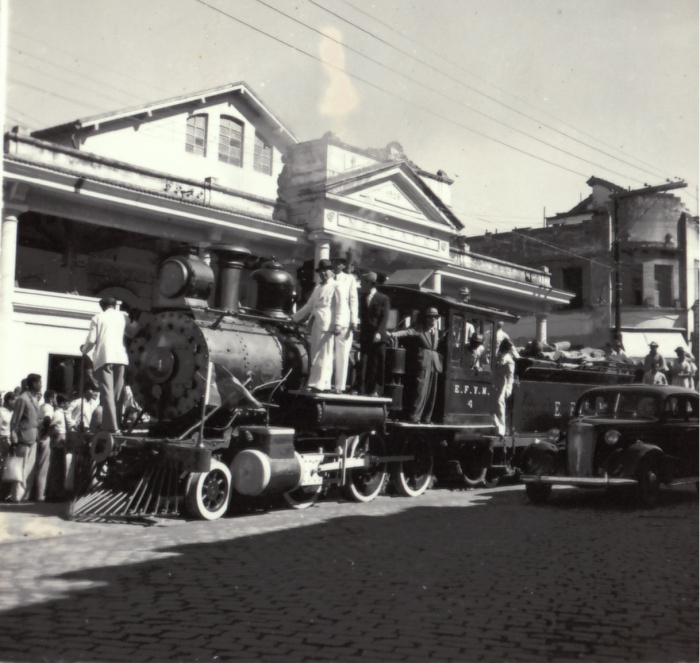 Locomotiva da EFVM Mercado Vila Rubim 1942