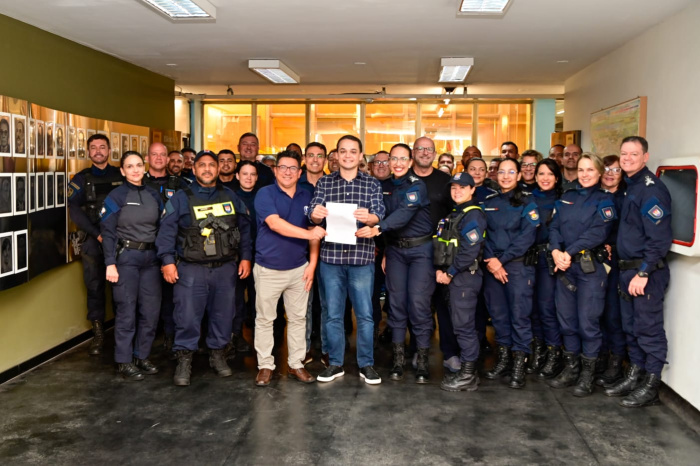 Prefeitura anuncia reajuste de auxílio uniforme e entrega de celulares para a Guarda de Vitória