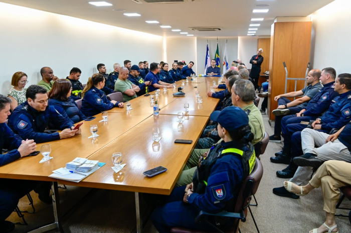 Prefeitura anuncia reajuste de auxílio uniforme e entrega de celulares para a Guarda de Vitória