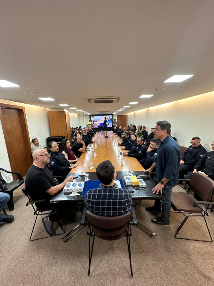 Prefeitura anuncia reajuste de auxílio uniforme e entrega de celulares para a Guarda de Vitória