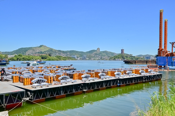 Balsas para queima de fogos Reveilion Praia de Camburi e São Pedro