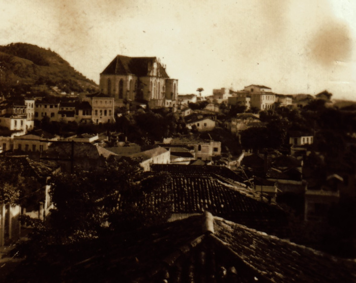 Vista da Catedral Metropolitana a partir da Rua Alziro Viana