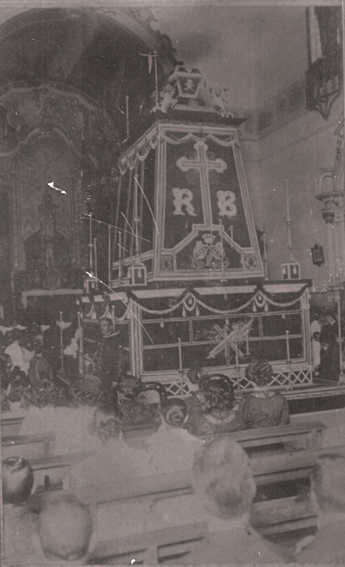 Interior da antiga Catedral de Vitória com o catafalco do Barão do Rio Branco. 1912