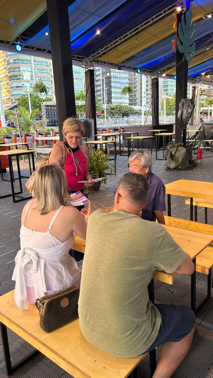 conscientização e orientação para mulheres sobre violência doméstica na arena verão