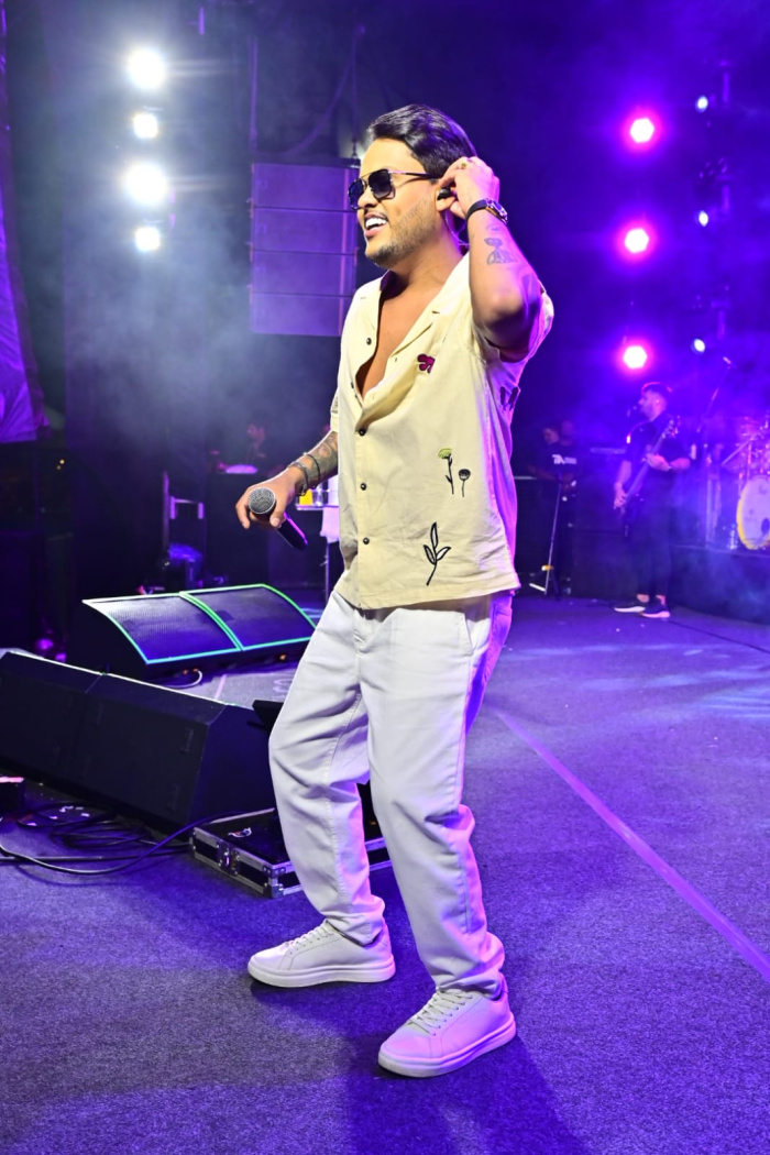 Thiago Aquino levantou o público nas areias da Arena de Verão em Camburi