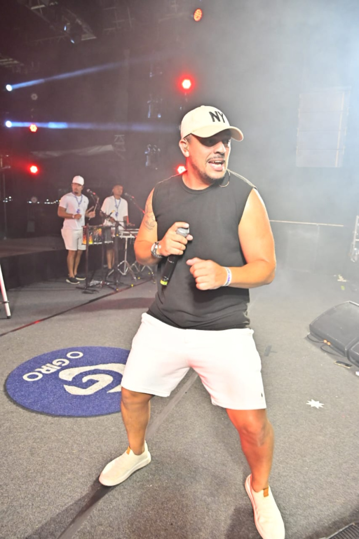 O Giro e Psirico empolgam 80 mil pessoas em mais um sábado de shows Praia de Ca