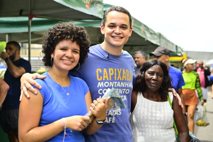 Maria da Penha vai à Feira leva informação e reforça a rede de proteção às mulheres em Goiabeiras