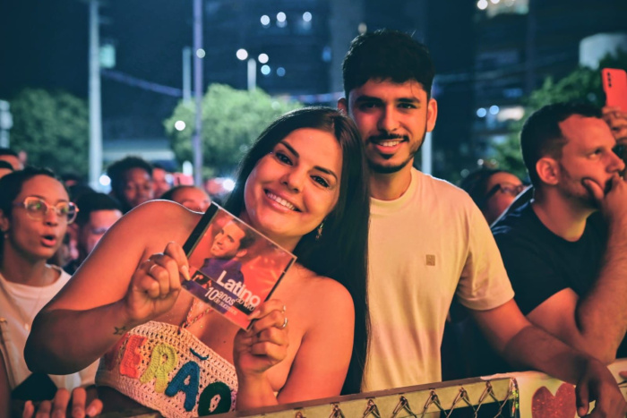 Penúltima noite da Arena de Verão lota Camburi com dois shows e transmissão em TV aberta