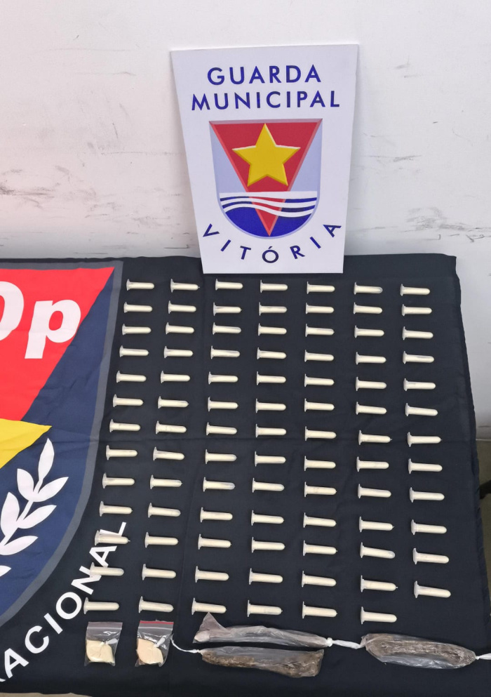 Guarda de Vitória apreende 90 pinos de cocaína escondidos em medidor de água