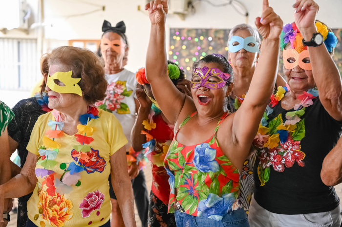 Baile de carnaval no CCTI da Terceira Idade do Centro de Vitória