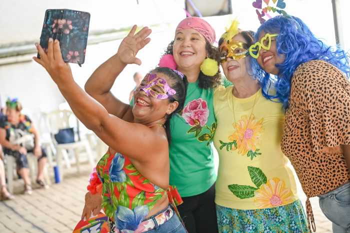 Baile de carnaval no CCTI da Terceira Idade do Centro de Vitória