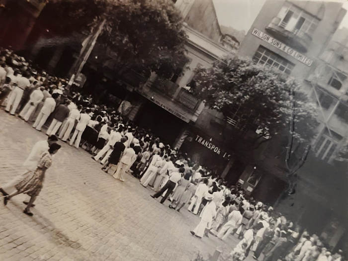 Carnaval na Praça Oito. Ao fundo, sede da empresa Wilson Sons & Co Limited. 1943