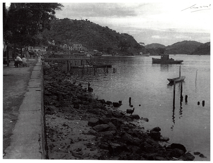 Antiga orla do Centro Histórico. Ao fundo, a antiga Capitania dos Portos. Década de 1940