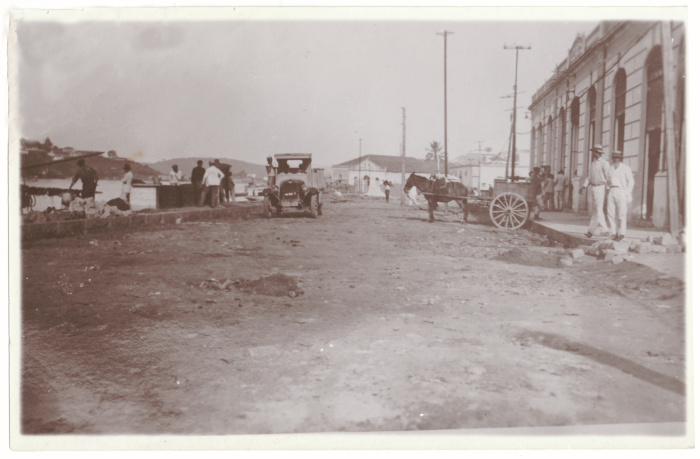 Construção da atual Av Princesa Isabel. À direita, Mercado da Capixaba. Década de 1920