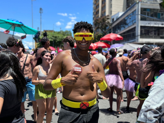 Wendell Renzo chegou cedo para curtir a folia no Centro.