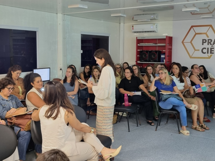 Encontro de formação do Família +, na Praça da Ciência