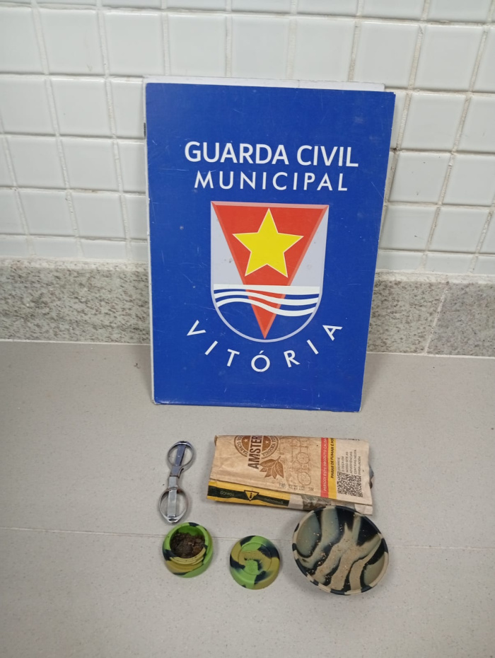 Motorista bêbado foge de blitz, mas acaba detido pela Guarda de Vitória