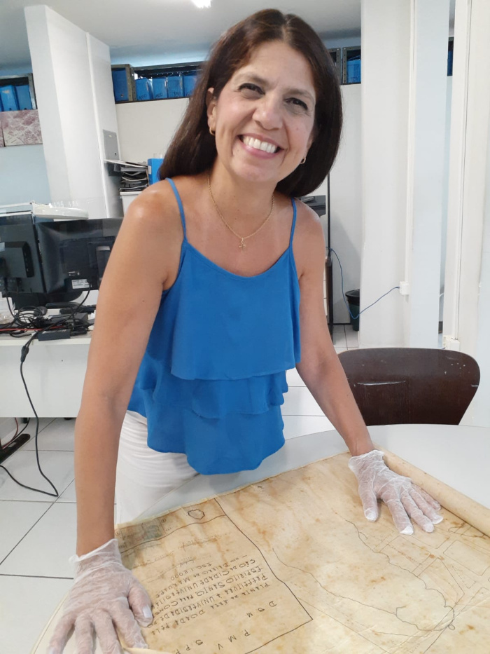 Luciana Nemer percorreu o Centro Histórico e fez pesquisas no Arquivo Público Municipal