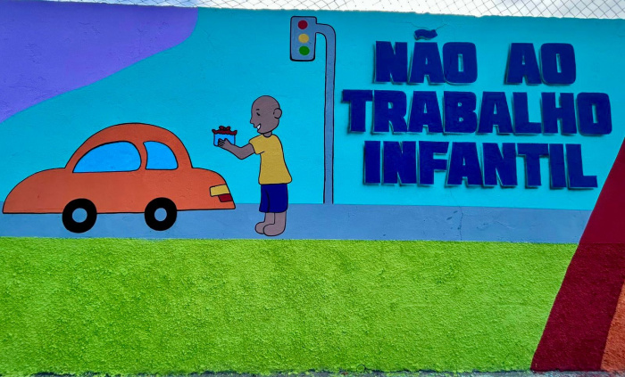 Mural artístico produzido por estudantes da EMEF Álvaro de Castro Mattos