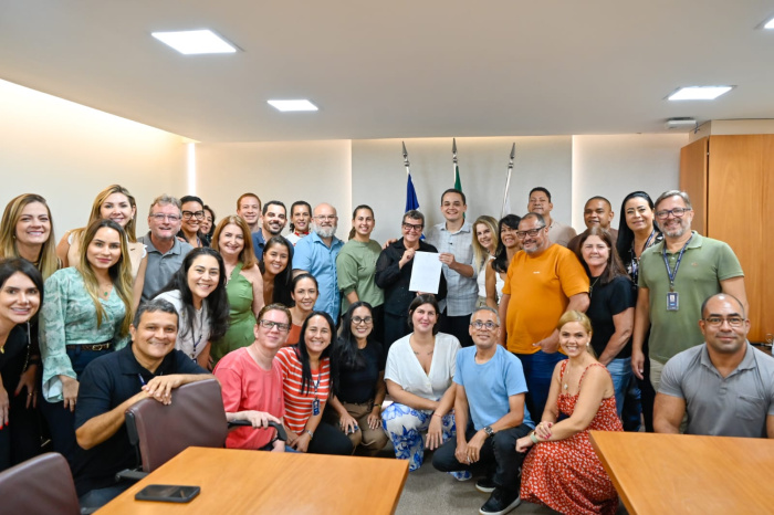 Assinatura do Contato para ampliação da oferta de próteses dentárias.