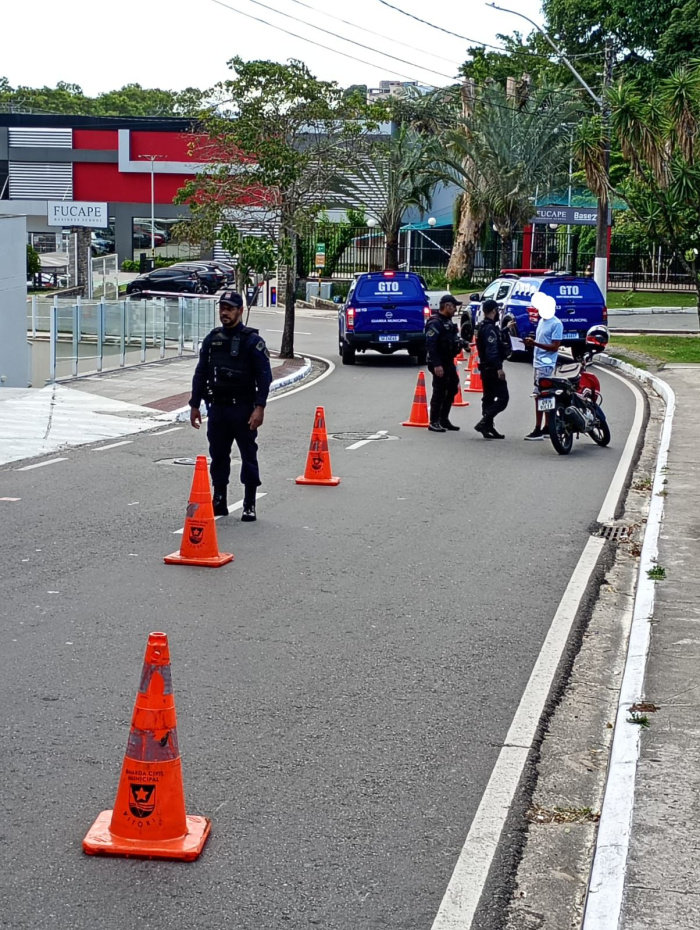 Mulher é detida em blitz da Guarda de Vitória por entregar moto a condutor sem CNH